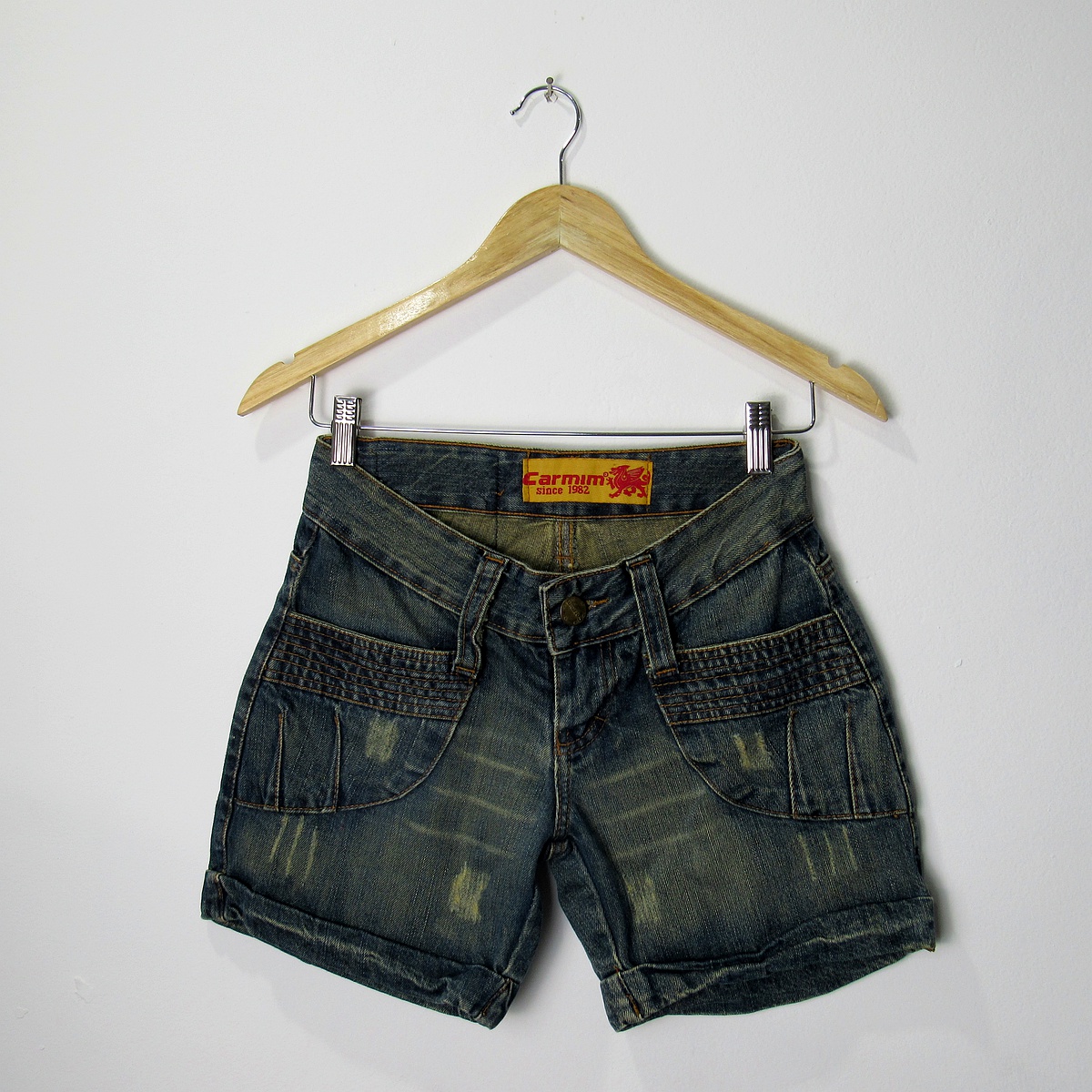 Shorts jeans, Carmim, Tamanho 38, Comprimento 34 cm